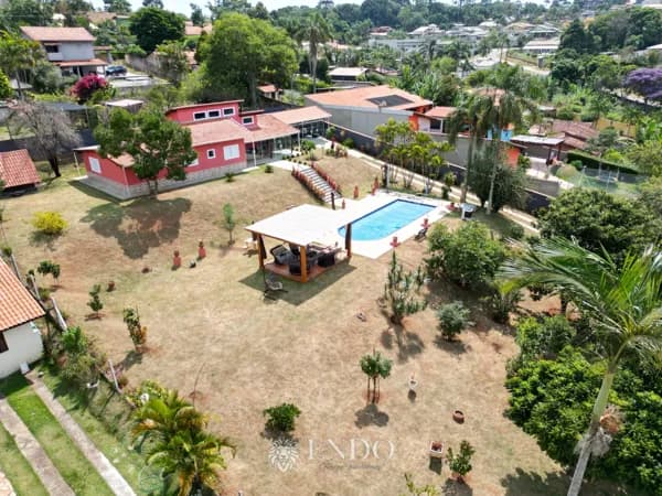 🏡 Chácara de Alto Padrão em Condomínio Fechado em Ibiúna com Vista Panorâmica – Porteira Fechada e Financiável