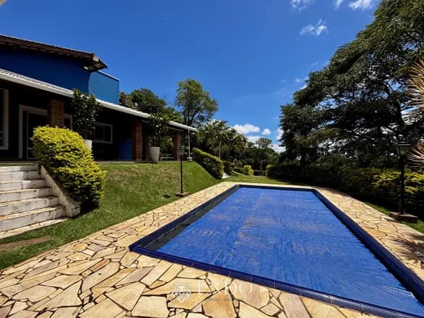 Chácara com Vista Deslumbrante em Ibiúna 🌅 Piscina, Campo de Futebol e Condomínio Seguro