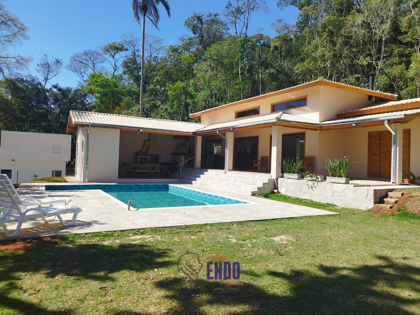 IBIÚNA CHÁCARA CONDOMINIO FECHADO FINO ACABAMENTO ABAIXOU DE 1.350K PRA R$1150 K