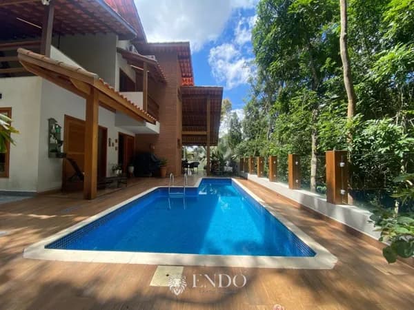 Casa de Campo de Alto Padrão PORTEIRA FECHADA em Condomínio Fechado | Luxo e Natureza