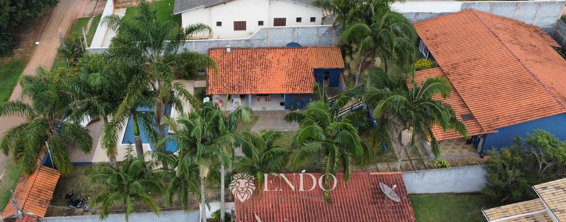 Linda Chácara em condomínio com segurança 24 h