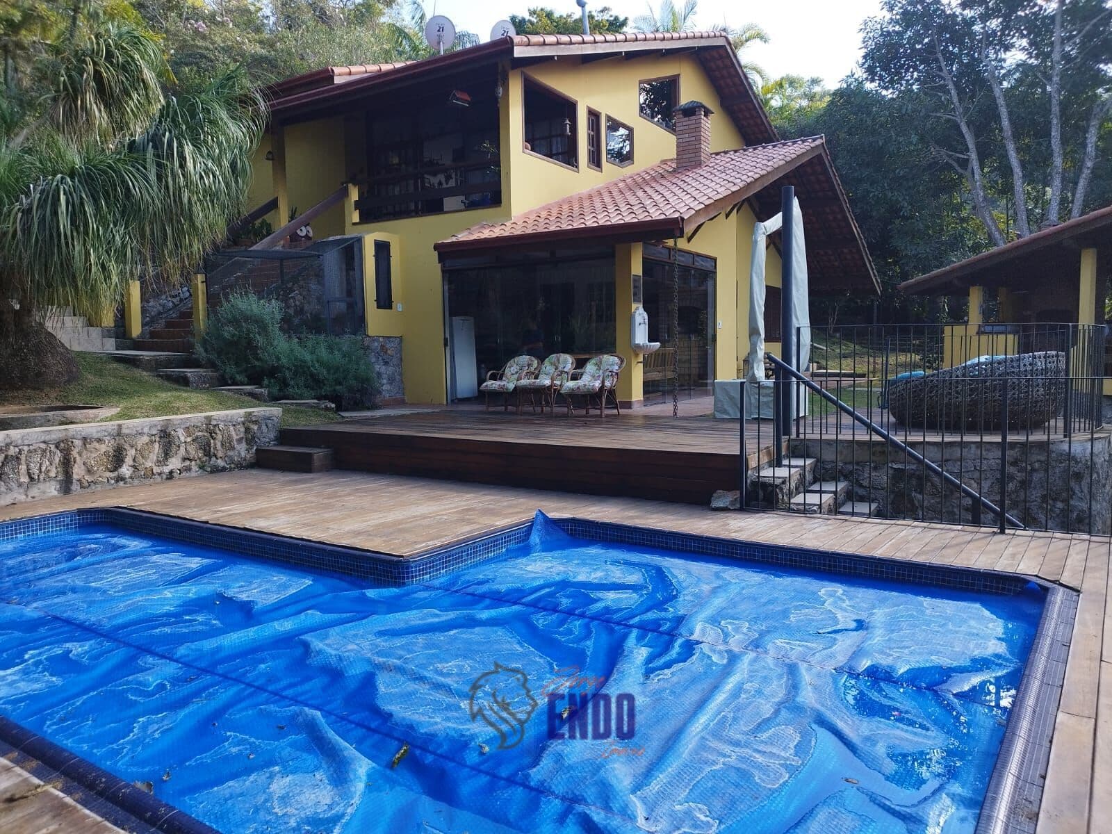 IBIÚNA CHACARA ESTILO COLONIAL EM CONDOMINIO FECHADO