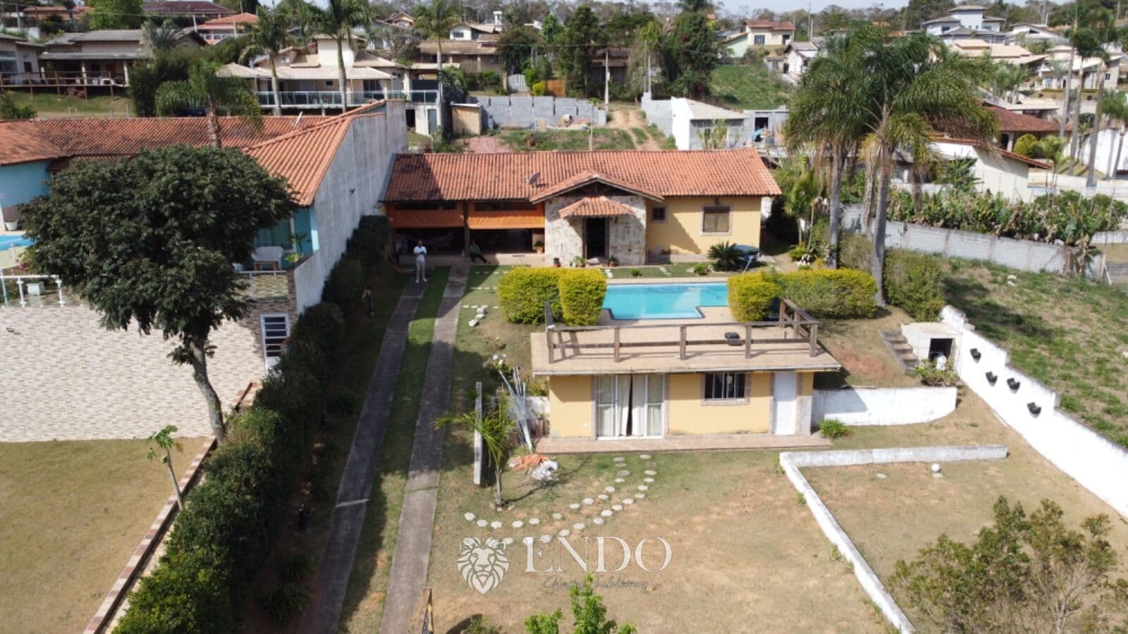 Chácara em Condomínio Fechado com Piscina e Vista Linda de R$ 790 Mil R$669 mil – Escritura Definitiva