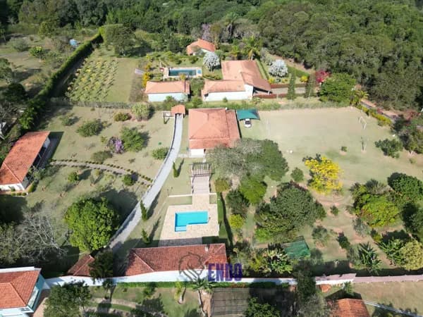 Linda Chácara em condomínio com mais de 5.000 m e pomar riquíssimo