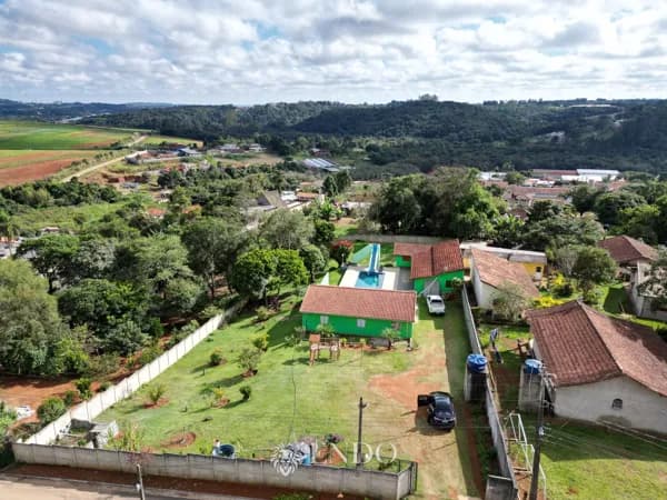 Linda Chácara em um excelente bairro com 2500 m e Piscina