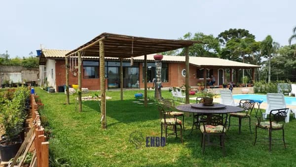 Linda Chácara em condomínio com ótima topografia 2.000 M²