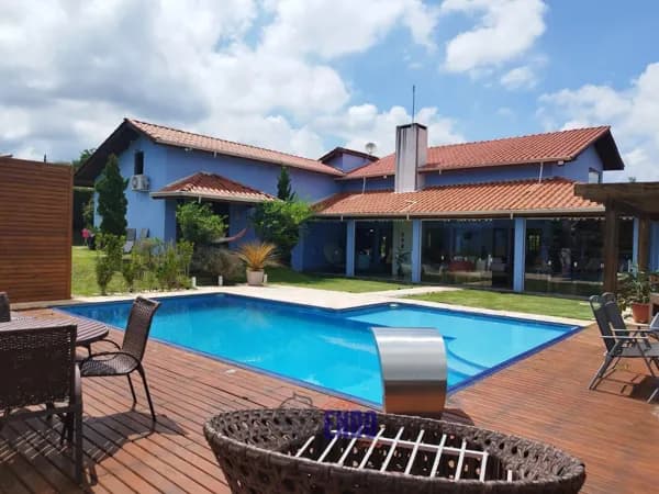 IBIUNA CASA LUXUOSA CONDOMINIO FECHADO