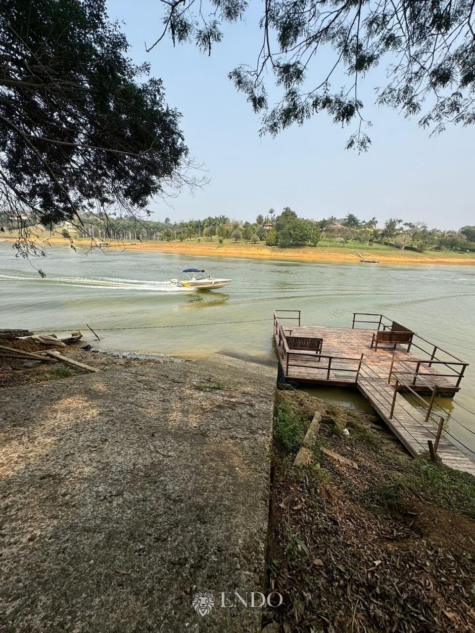 Chácara na Beira da represa com 8000 m area