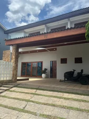 Casa em Condomínio Fechado em Jacareí com Piscina | Estuda Permuta por Apto em SP