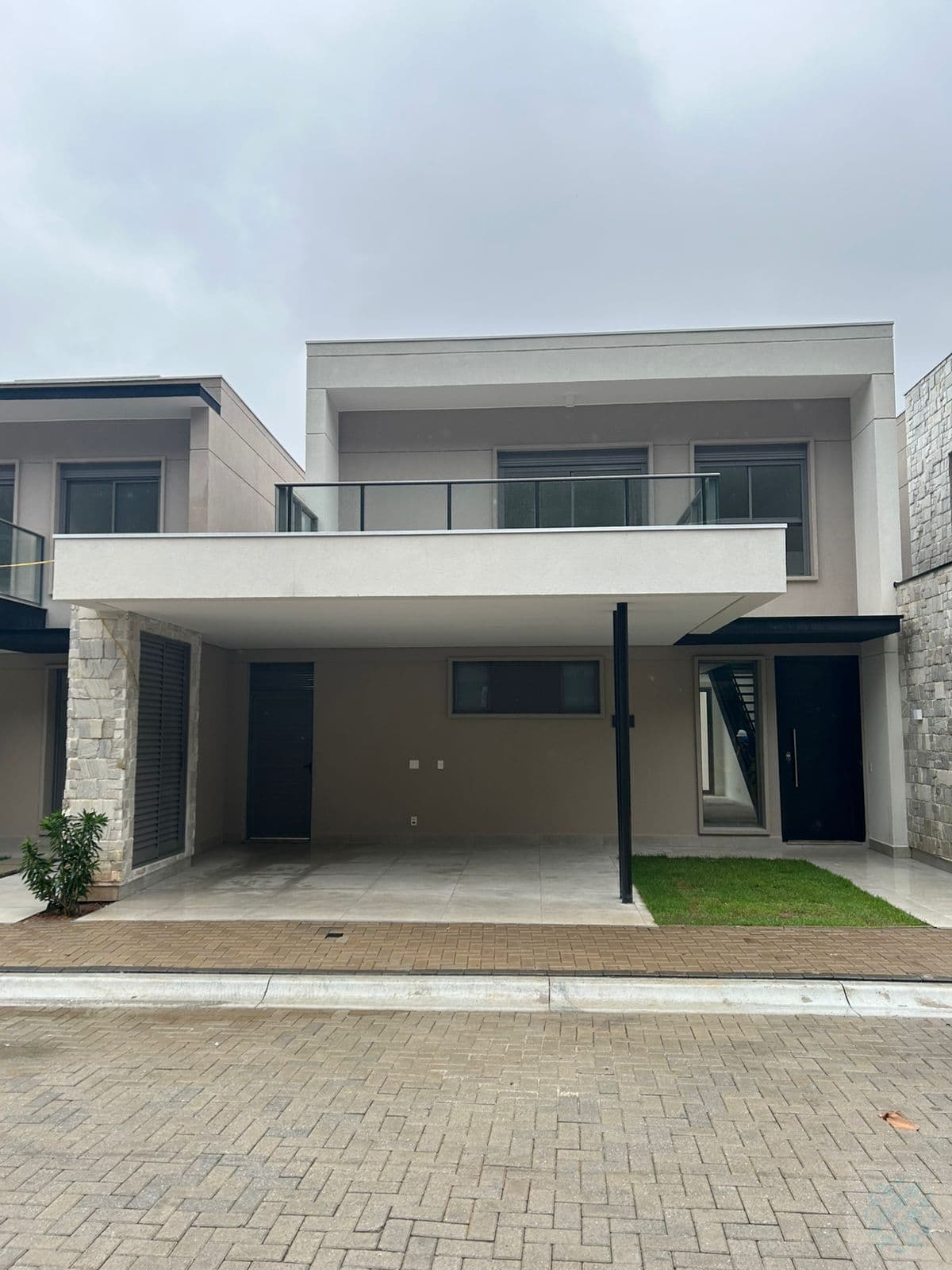 SINGULAR TAMBORÉ – CASAS DE ALTO PADRÃO COM EXCLUSIVIDADE E SOFISTICAÇÃO!