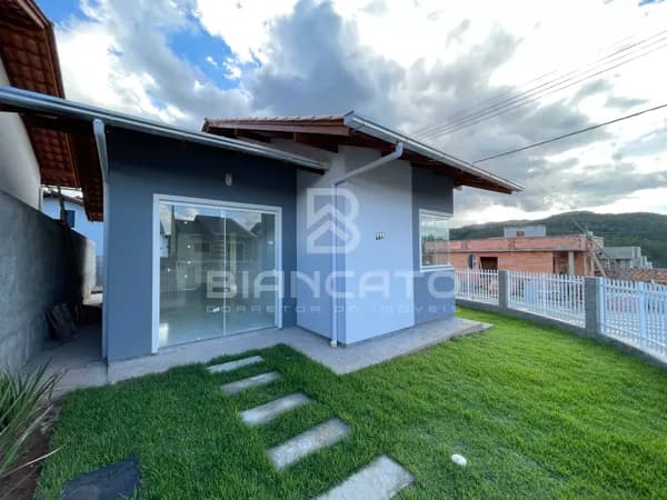 Casa de esquina com ótimo terreno no Parque Arapongas – Indaial