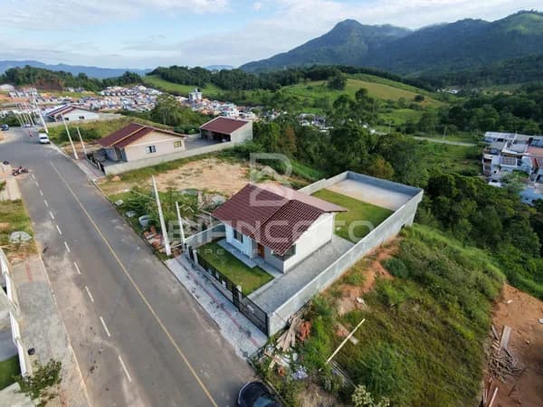 OPORTUNIDADE COM TERRENO AMPLO NO BAIRRO ARAPONGAS – INDAIAL!