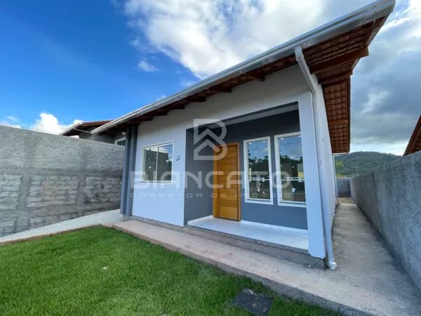 Casa com terreno amplo no Parque Arapongas – Indaial
