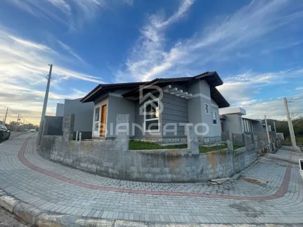 🏡 Casa de esquina na Estrada das Areias – ótima oportunidade!