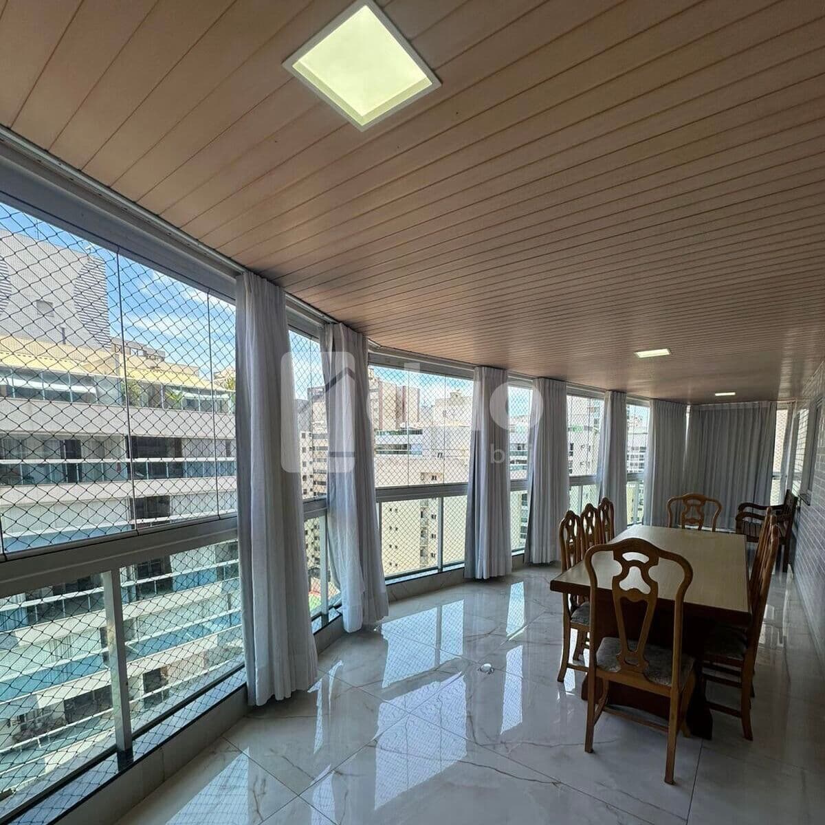 04 quartos, 3 vagas de garagem, Praia de Itapoã