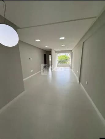 Apartamento Verdadeiramente grande Padrão quadra do Mar na praia de Itapuã