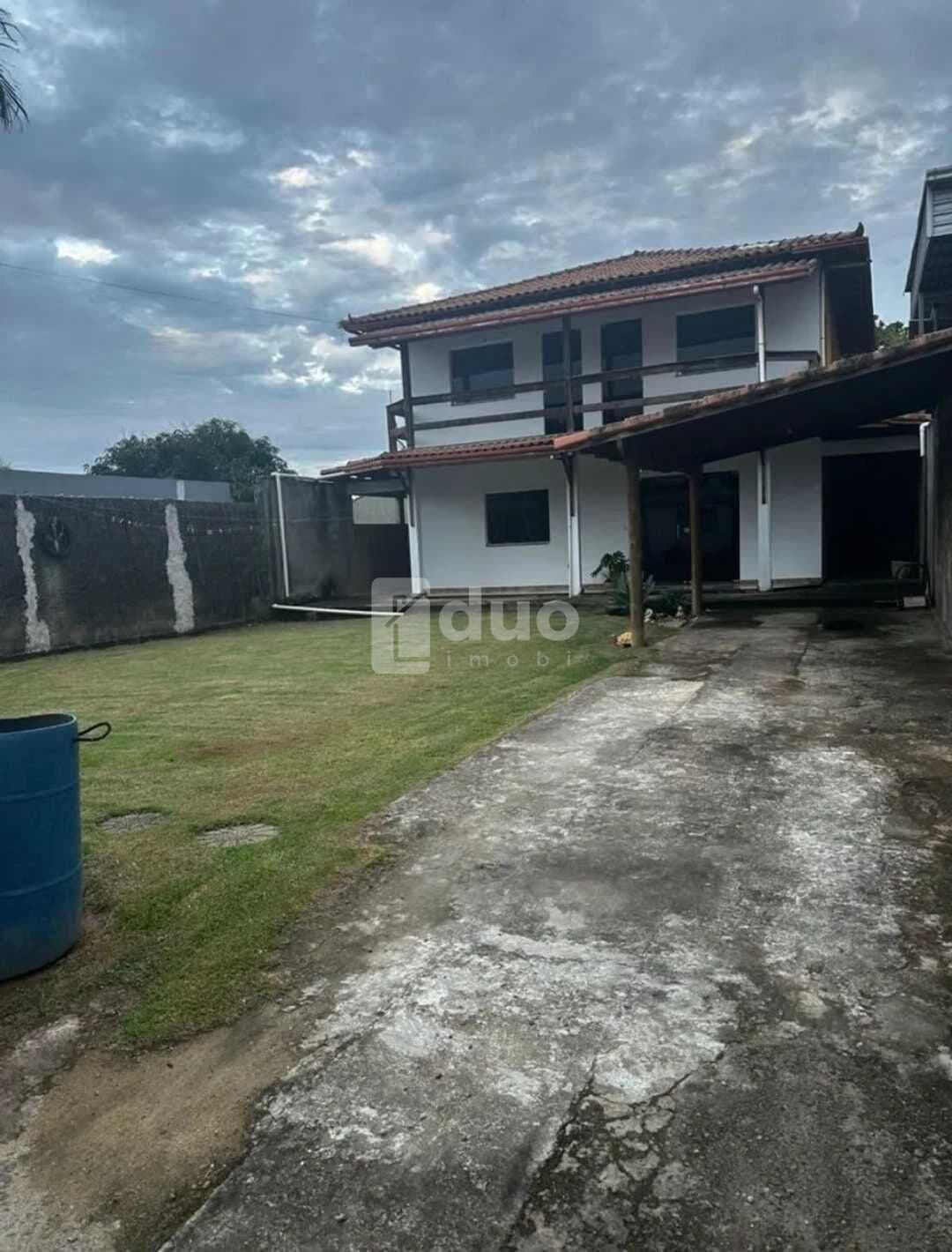 Casa Duplex com terraço e Quintal Amplo