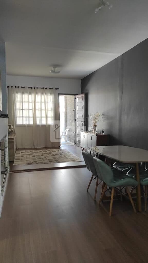 Casa em Condomínio - 4 quartos (2 suítes) no Conjunto Barcellos