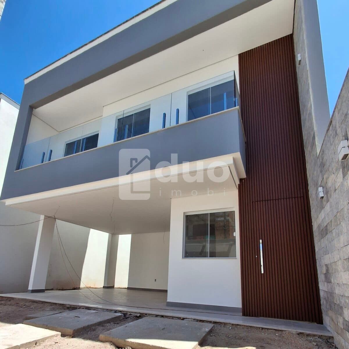 Casa Duplex em Morada do Sol, a poucos passos do mar!