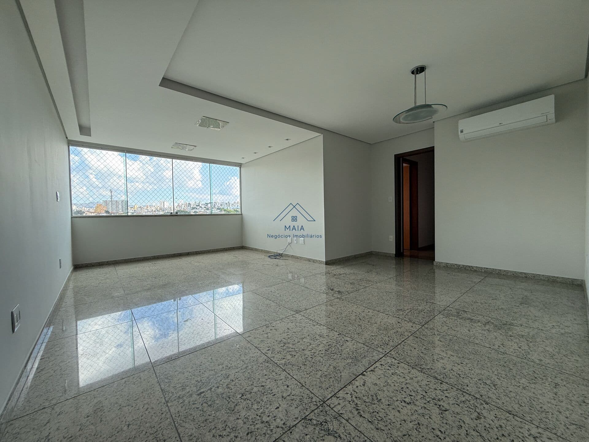 Apartamento de 4 quartos e 3 vagas no Padre Eustáquio
