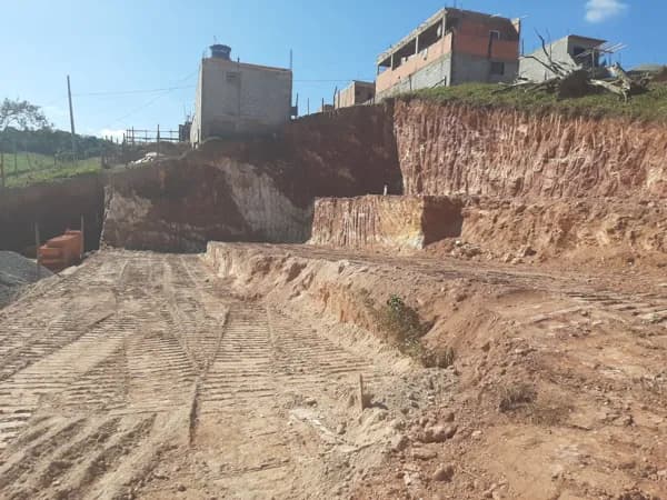 Terreno à venda no bairro Jardim Batista em Embu das Artes/SP