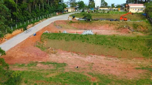 Terreno à venda no bairro Olaria em Itapecerica da Serra/SP