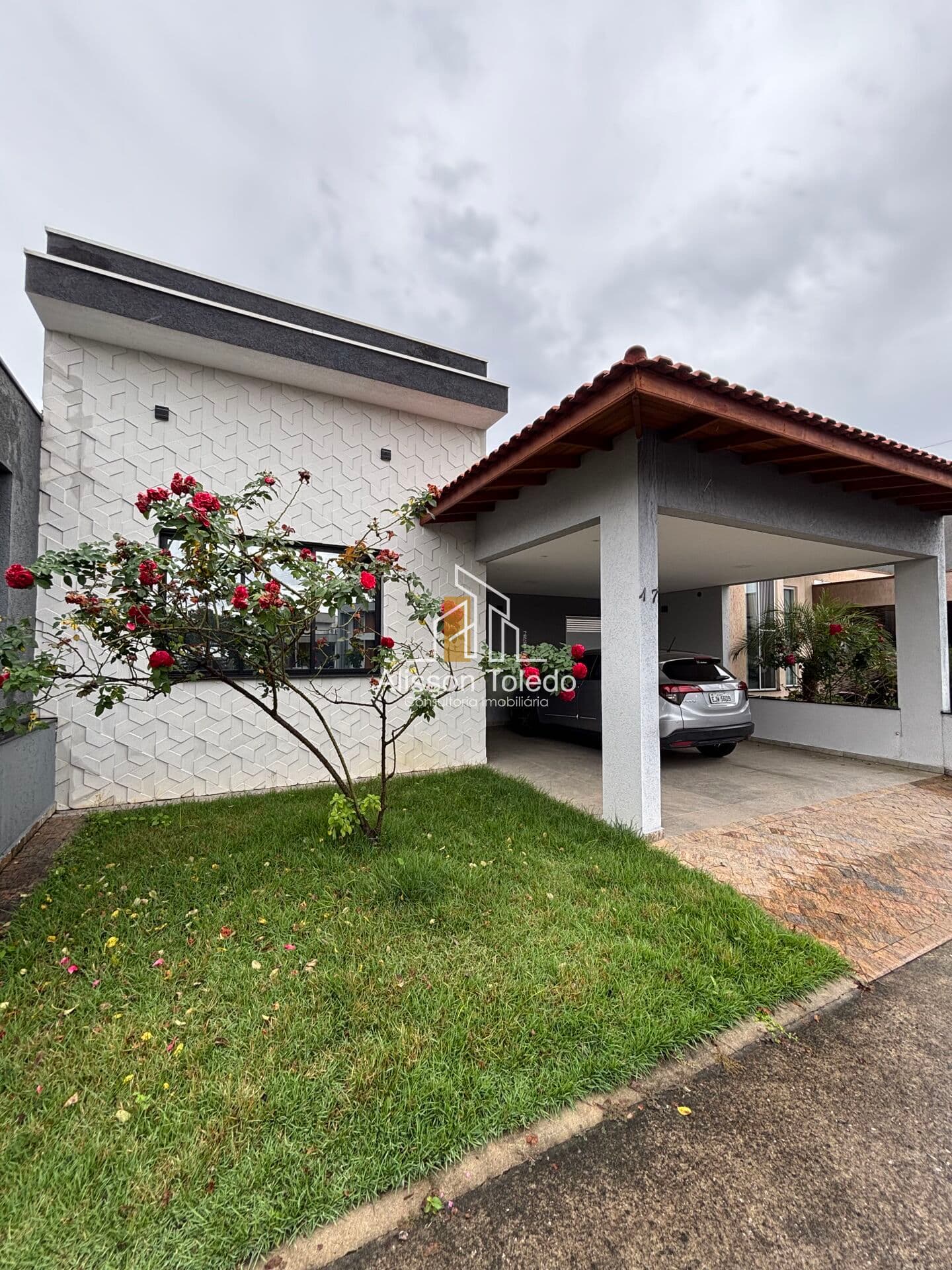 Casa térrea com 3 Dormitórios no condomínio Tecoara
