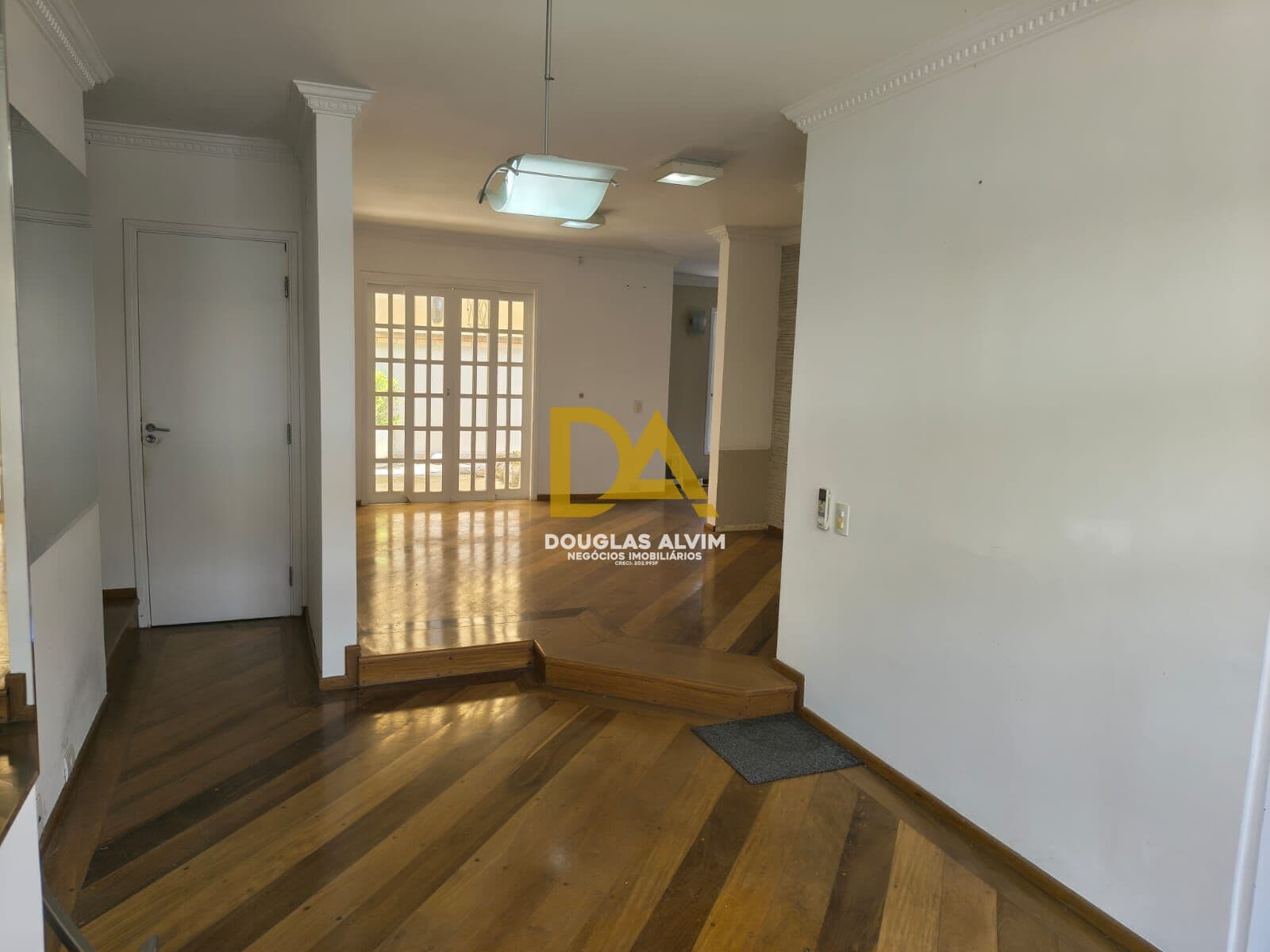 Casa Alto Padrão para Locação - 3 suítes - 276m² - Condomínio Morada dos Pássaros - Aldeia da Serra - Barueri