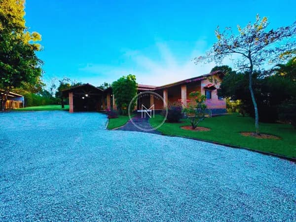 Casa á venda no Condomínio Fazenda Solar