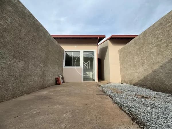 Casa com 2 dormitórios à venda no Marques Industrial