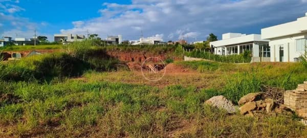 Terreno à Venda no Condomínio Gran Royalle