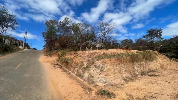 Terreno à venda no Pousada das Rosas