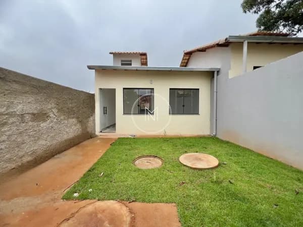 Casa com 2 dormitórios à venda no Planalto