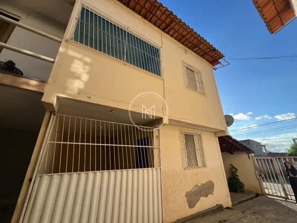 Casa 3 Quartos à Venda no Centro de São Joaquim de Bicas/MG