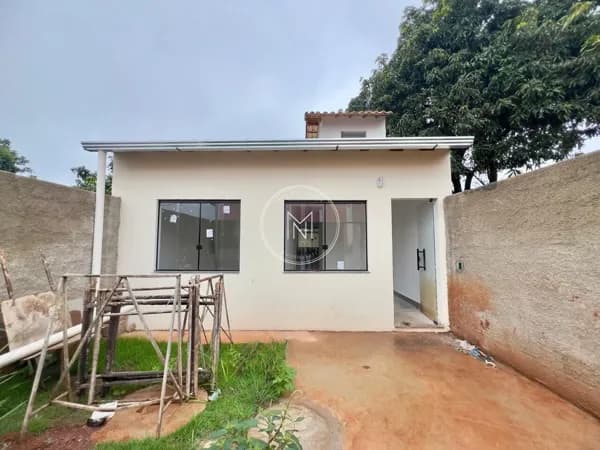 Casa com 2 dormitórios à venda no Planalto