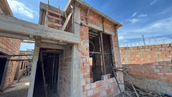 Casa em Construção à Venda no Bairro Canarinho – Igarapé/MG