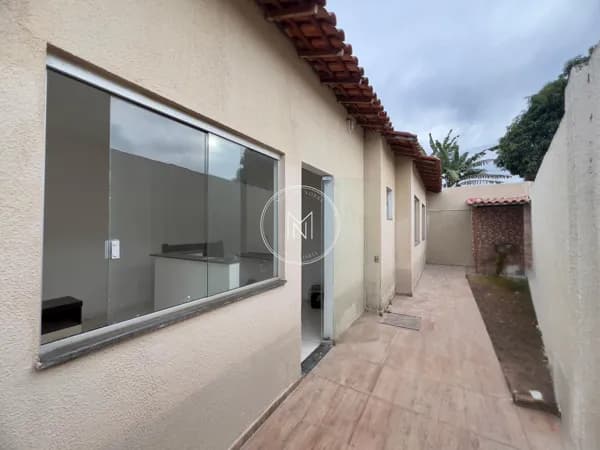 Casa com 2 dormitórios à venda no Marques Industrial