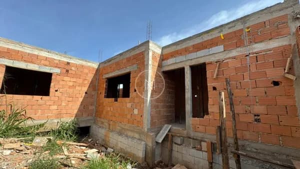 Casa à Venda no Bairro Atenas | 2 Quartos com Suíte e Excelente Localização
