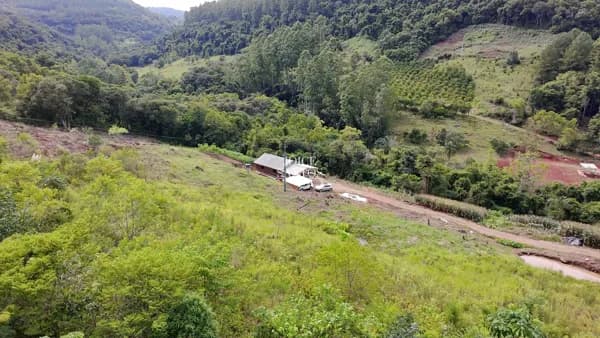 Sítio de 3 Hectares com Arroio e Casa Simples – Perfeito para Refúgio ou Cultivo 🌳🏡