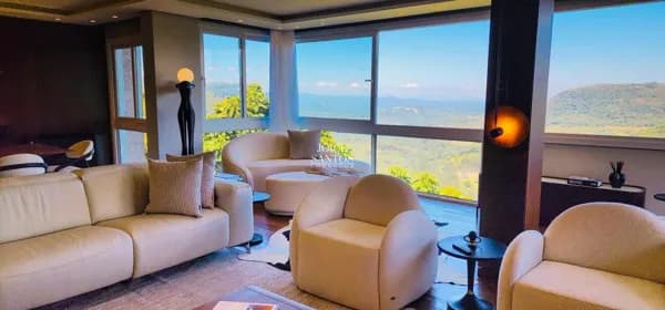 🌲 Exclusividade, arte e sofisticação no coração de Gramado – Cobertura Duplex Mobiliada e Decorada