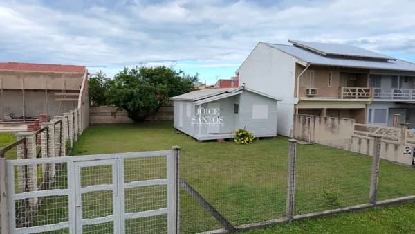 🏡 Casa à venda em Imbé – Ao lado da Barra e a uma quadra do mar!