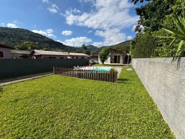 CASA À VENDA CENTRO DE TRÊS COROAS