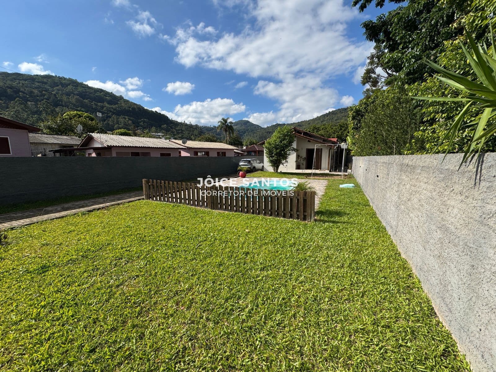 CASA À VENDA CENTRO DE TRÊS COROAS