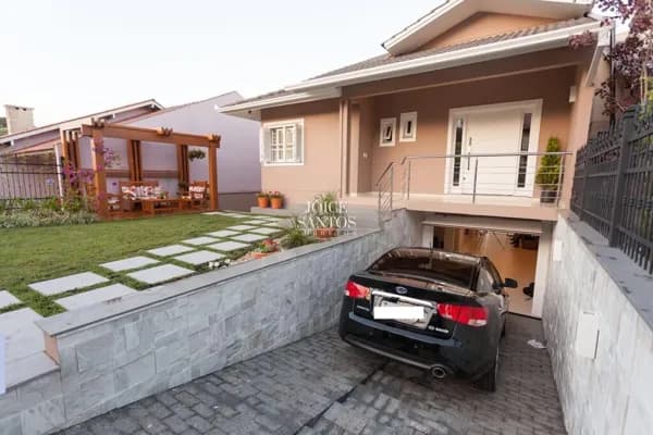Casa à venda no centro de Parobé – Excelente localização e alto padrão de acabamento!