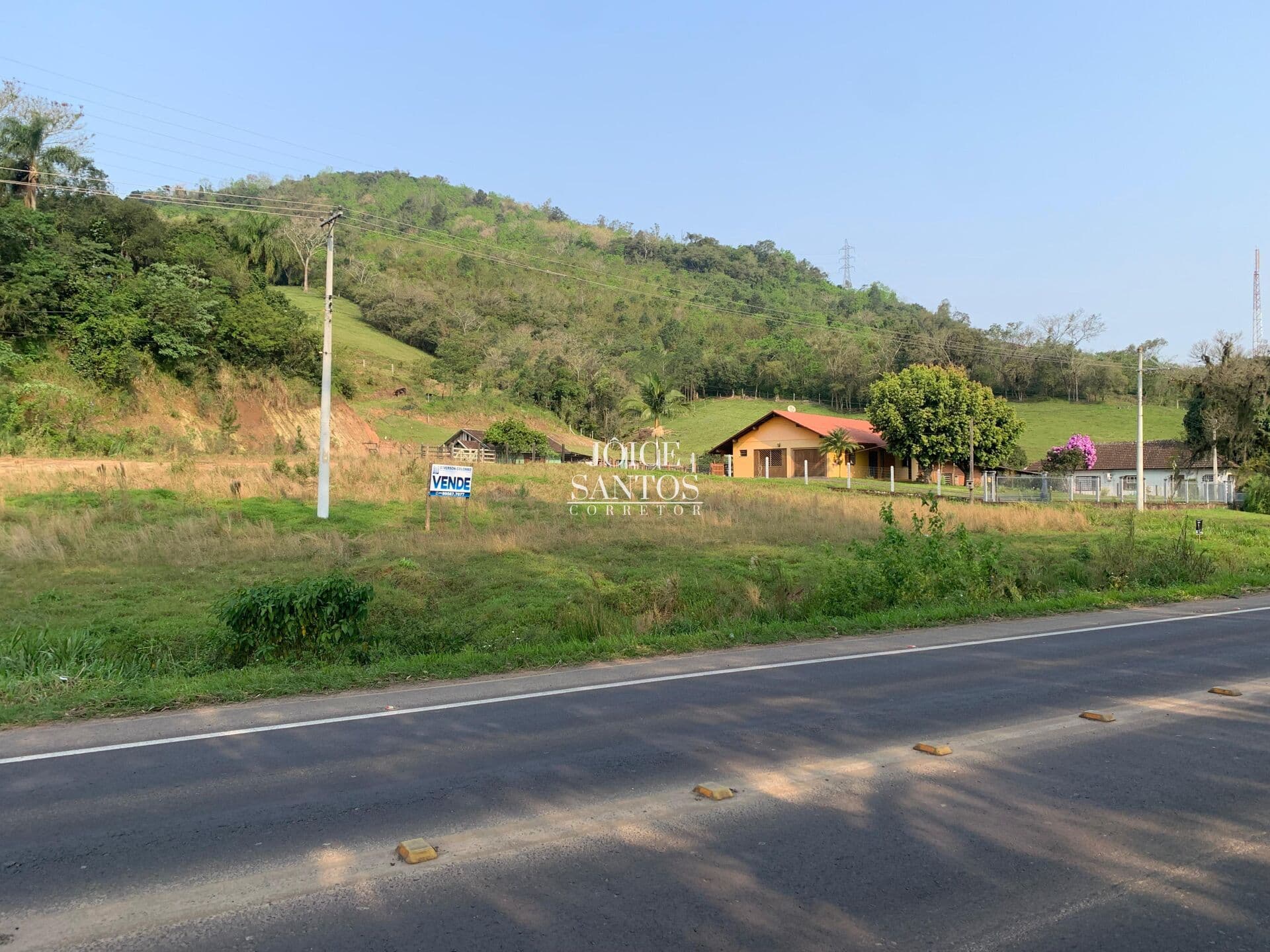 Terreno na beira da faixa de em Três Coroas!
