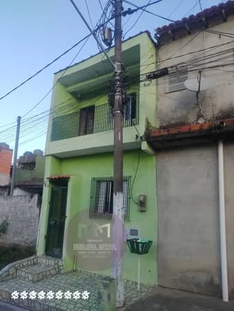 Sobrado em terreno todo construido. 3 quartos, sala cozinha w.c lavanderia e terreço