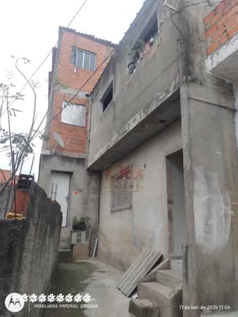 Sobrado com 3 quartos, cozinha , 2 w.c e uma area para ter bons momentos de confraternização
