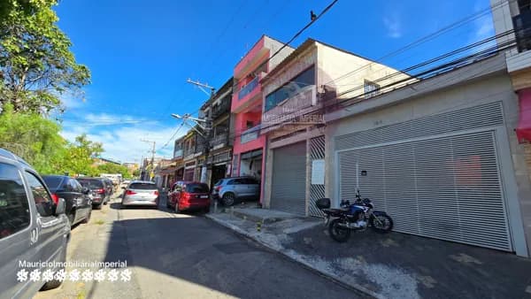 Salão Comercial com banheiro perto de diversos comércios e feira livre aos domingos.