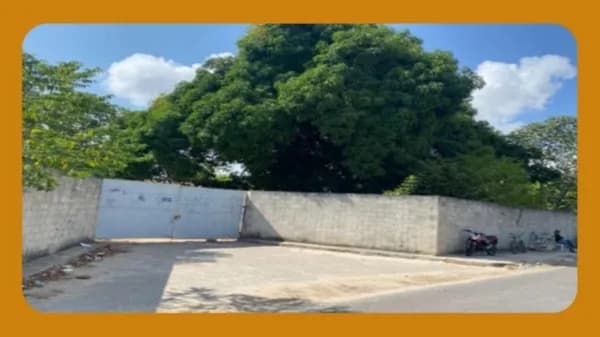 TERRENO NO LUGAR JURUCUTUÓCA, DENOMINADO PARQUE SOL NASCENTE, CONSTITUIDO DOS LOTES 21 E 22, DA QUADRA S, LADO IMPAR DA RUA 14, EUSÉBIO/CE