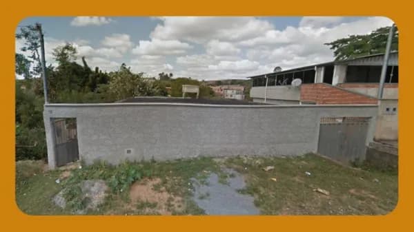 DA CASA RESIDENCIAL, SITUADA À RUA JACIRA CATARINA BAGETO DOS SANTOS, 48, GROGOTÓ, BARBACENA/MG